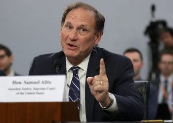 House Democrats call on Justice Alito to recuse after flag controversy