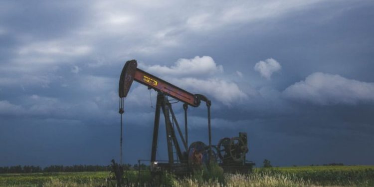 Oil and natural gas: Oil slides to $76.39 this morning