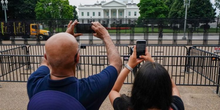 Netanyahu to meet with Biden and hostage families, then with Harris