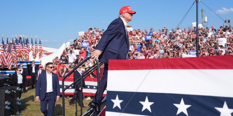 Trump team complained they were not told of suspicious-person reports before shooting