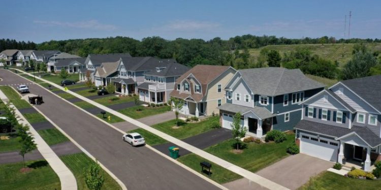 Weekly mortgage refinance demand soars 16% as rates sink to lowest level in over a year