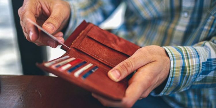 ‘People are stretched’: Average consumer now carries $6,329 in credit card debt