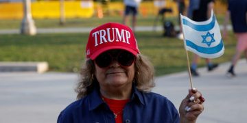 Trump takes it upon himself to decide who is a proper Jew