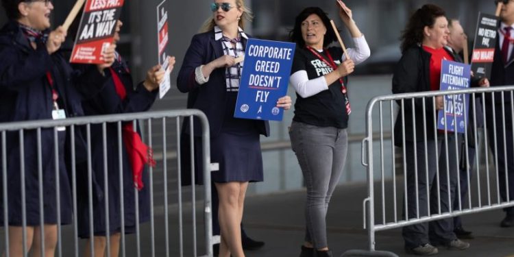 American Airlines flight attendants ratify new contract with immediate raises topping 20%
