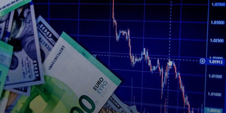 EURUSD and GBPUSD: EURUSD is moving to a new weekly high