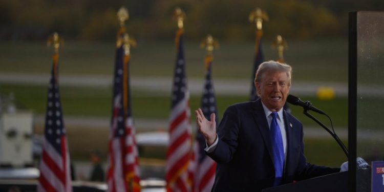 Trump fixates on Arnold Palmer as ‘all man’ in showers during profane rally