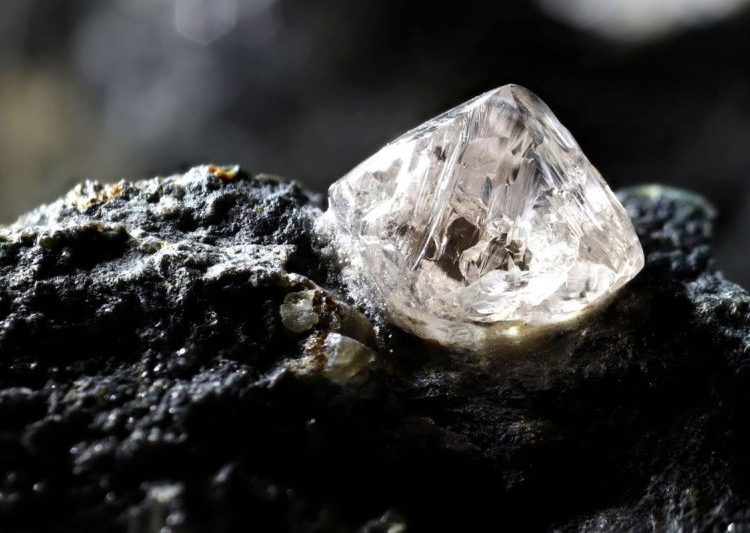 Top 5 Canadian Mining Stocks This Week: Mountain Province Diamonds Shines with 114 percent Gain